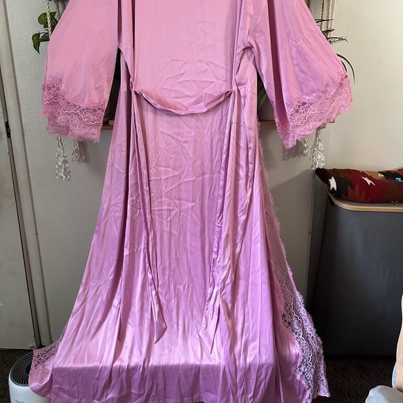 Pink Lacey ROBE - Picture 2 of 8